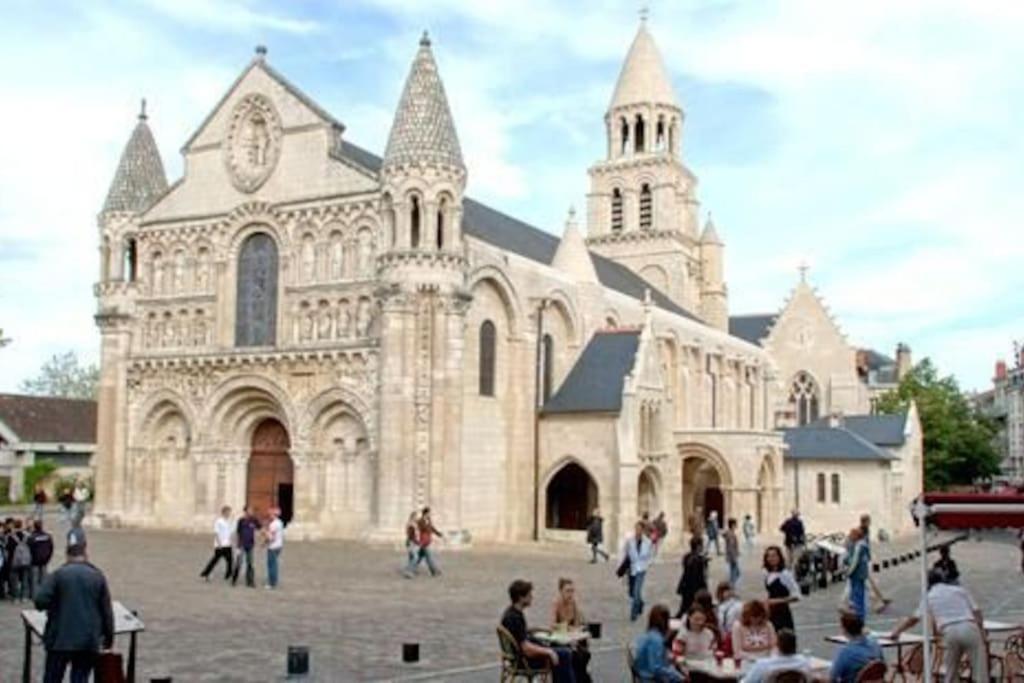 • Bel Appartement - Centre Historique De Poitiers Ngoại thất bức ảnh